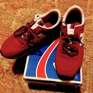 **Never Worn** New Balance 410 sneakers..